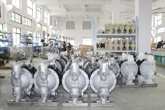 Πιστοποιημένη κατά CE αεροσυμπιεσόμενη διαφραγματική αντλία με ρυθμό ροής 340L/M και πνευματική πηγή ενέργειας